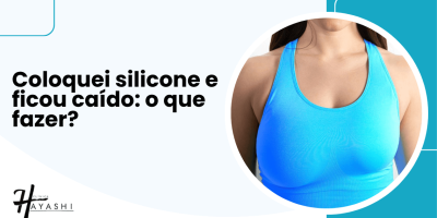 Imagem de mulher com top azul mostrando resultado mamário após prótese, ilustrando dúvida comum: Coloquei silicone e ficou caído, o que fazer?
