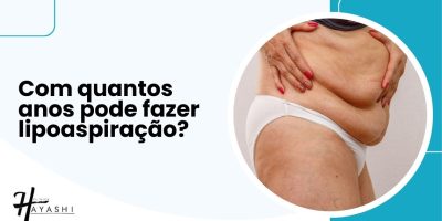 Imagem ilustrativa de uma mulher com excesso de gordura abdominal ao lado da pergunta "Com quantos anos pode fazer lipoaspiração?", abordando a dúvida comum sobre a idade ideal para o procedimento.