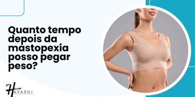 Capa informativa com a pergunta “Quanto tempo depois da mastopexia posso pegar peso?” ao lado de mulher usando sutiã cirúrgico pós-operatório.